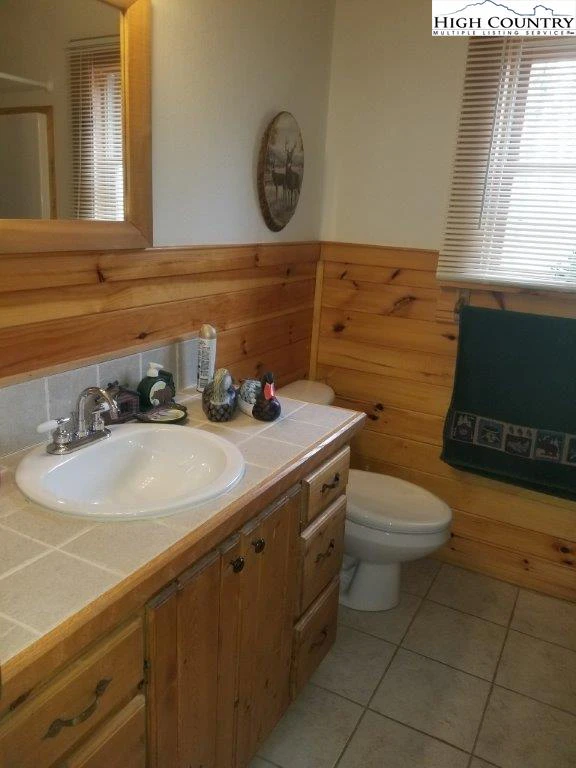 Image number 14 for the current listing