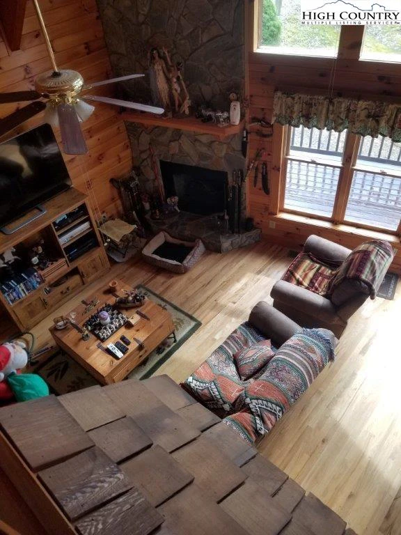 Image number 9 for the current listing