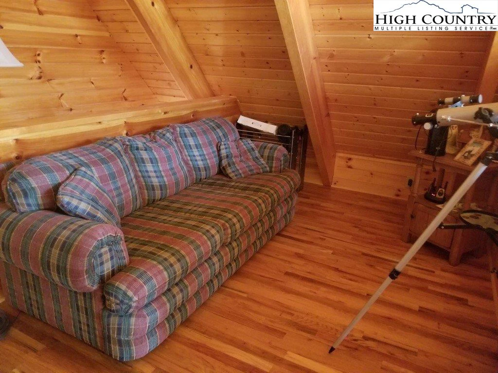 Image number 8 for the current listing