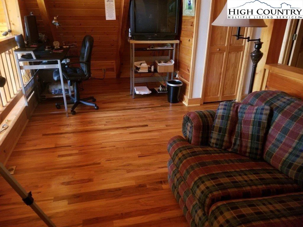 Image number 7 for the current listing