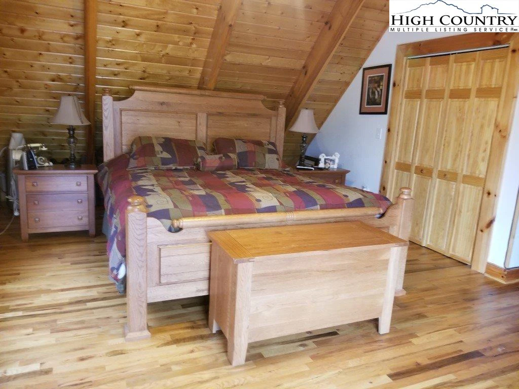 Image number 6 for the current listing