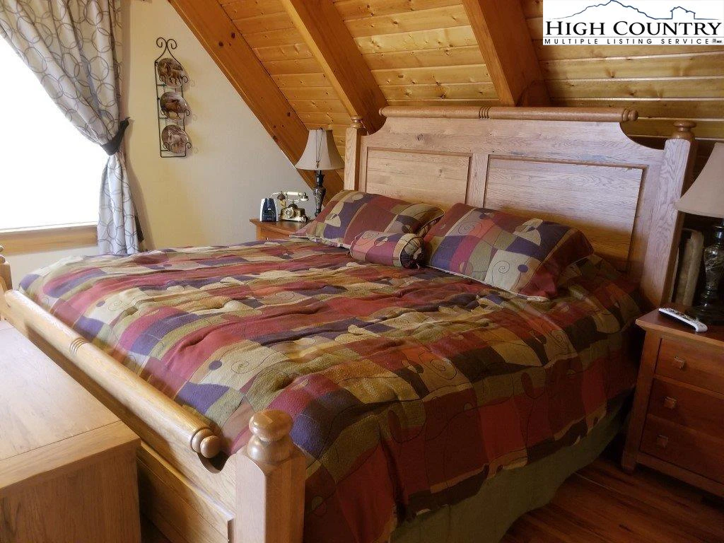 Image number 5 for the current listing