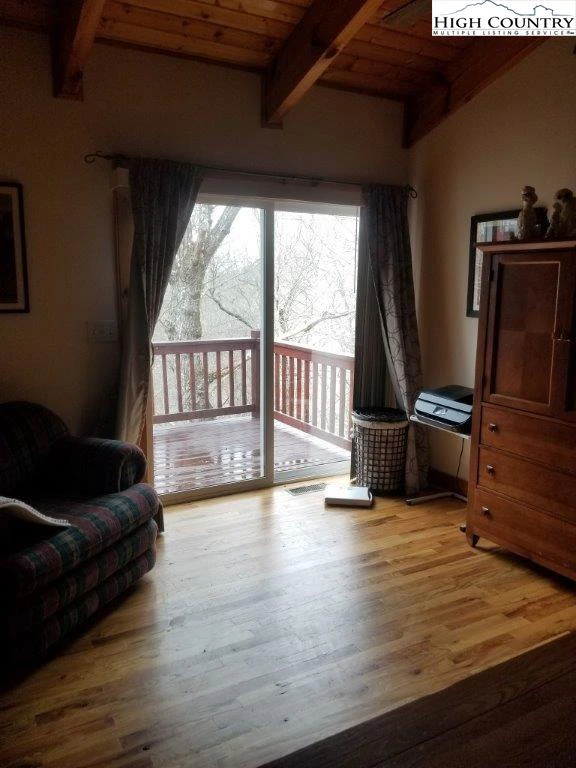 Image number 4 for the current listing