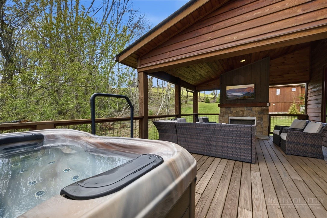 Image number 3 for the current listing