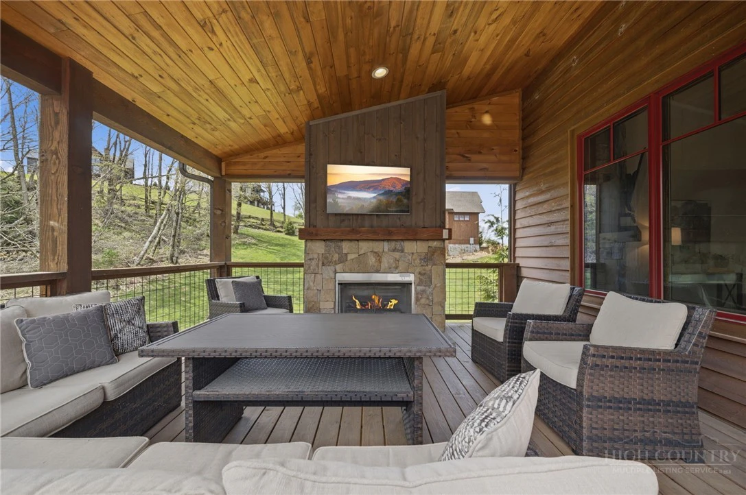 Image number 4 for the current listing
