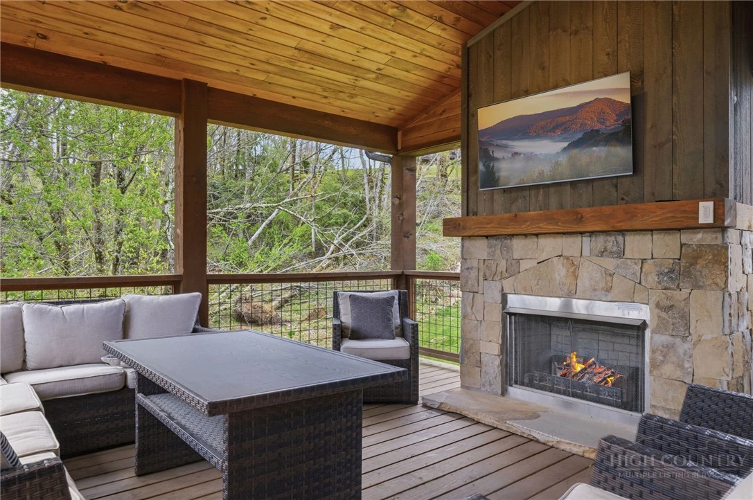 Image number 7 for the current listing
