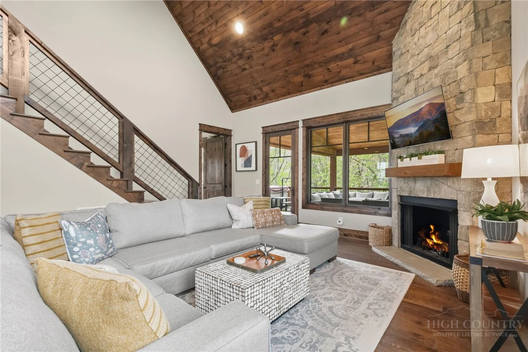 Image number 8 for the current listing
