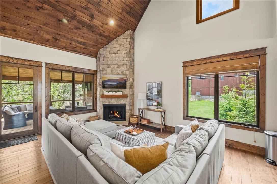 Image number 10 for the current listing