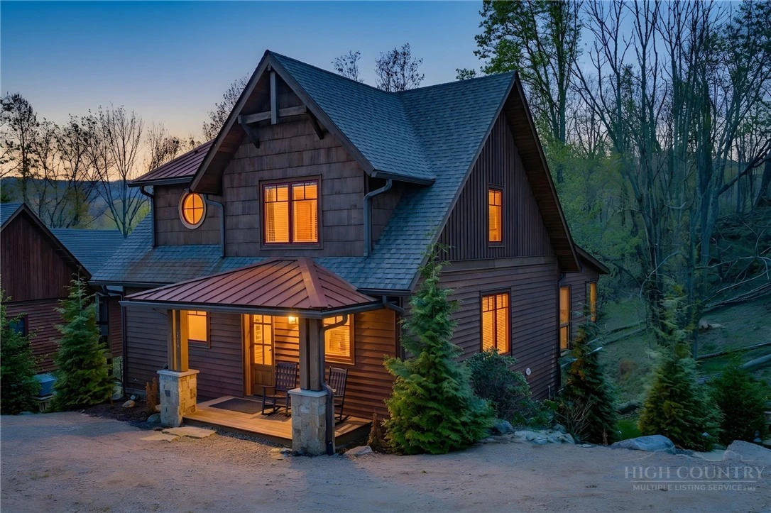 Image number 1 for the current listing