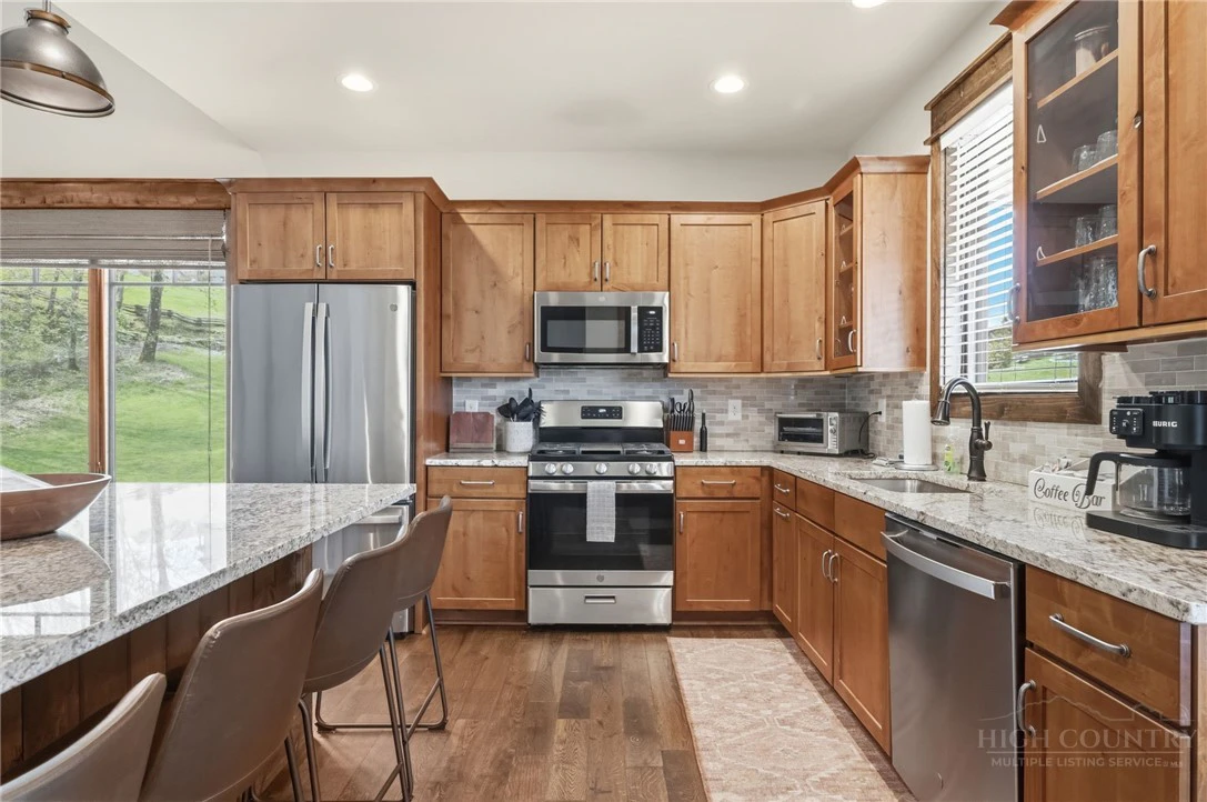 Image number 2 for the current listing