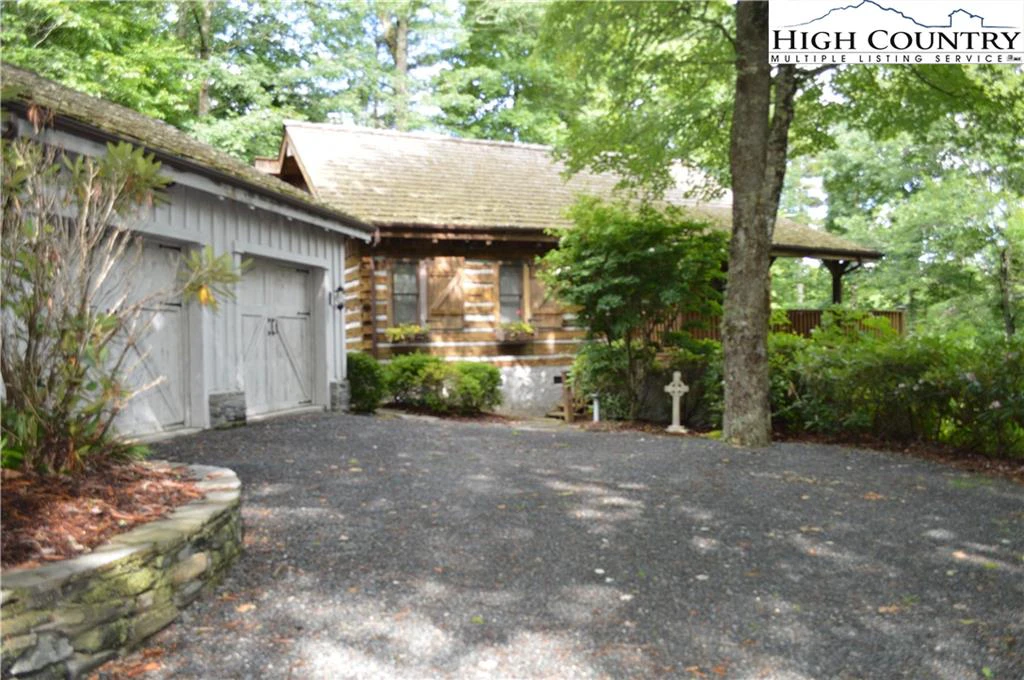 Image number 1 for the current listing
