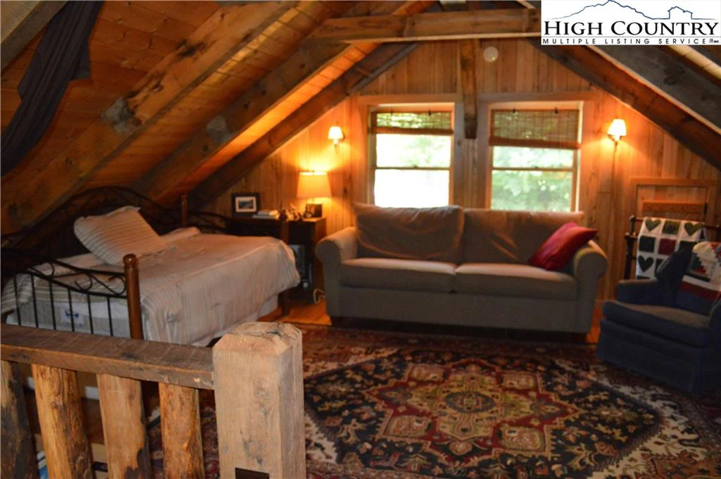 Image number 4 for the current listing