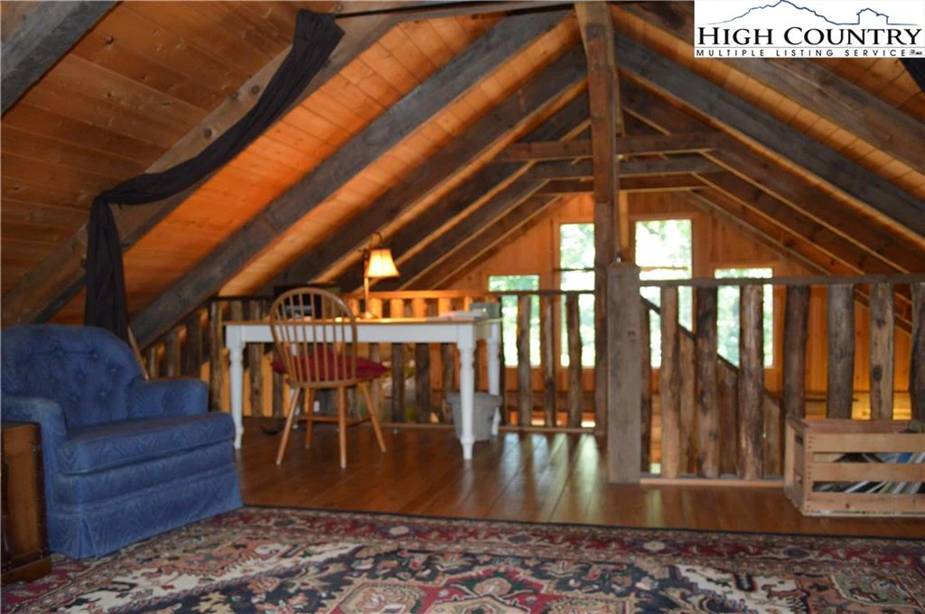 Image number 5 for the current listing