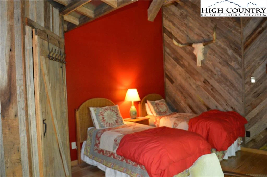 Image number 6 for the current listing