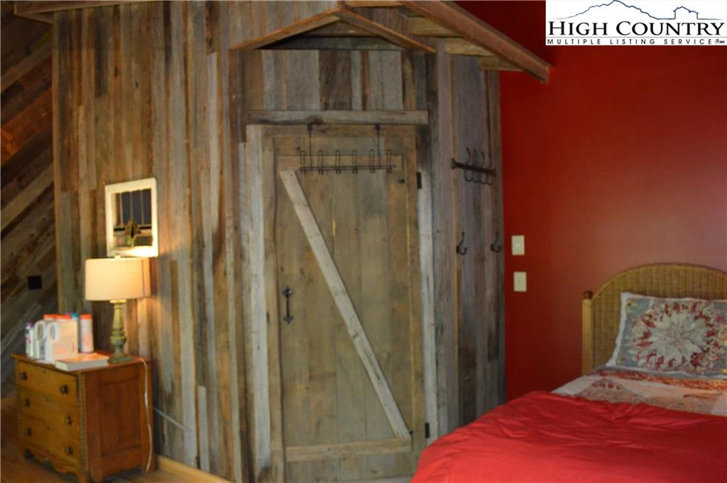 Image number 9 for the current listing
