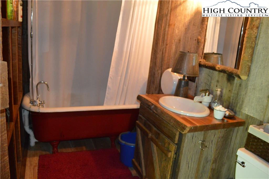 Image number 2 for the current listing