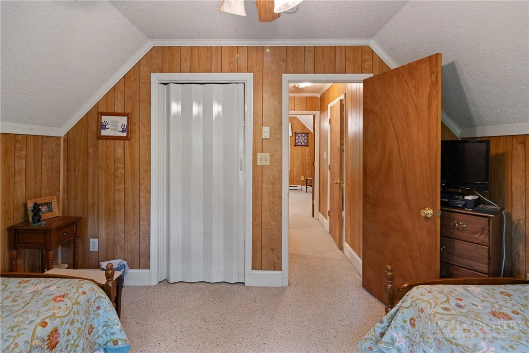 Image number 17 for the current listing