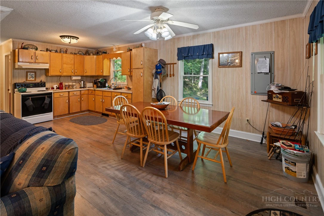 Image number 5 for the current listing