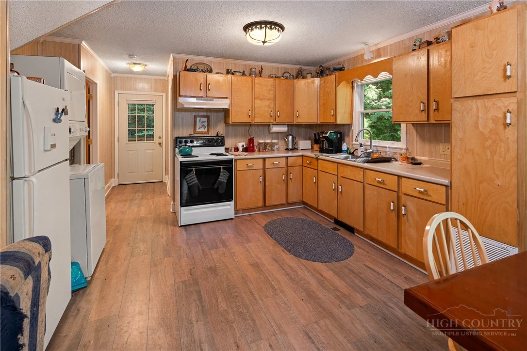 Image number 6 for the current listing