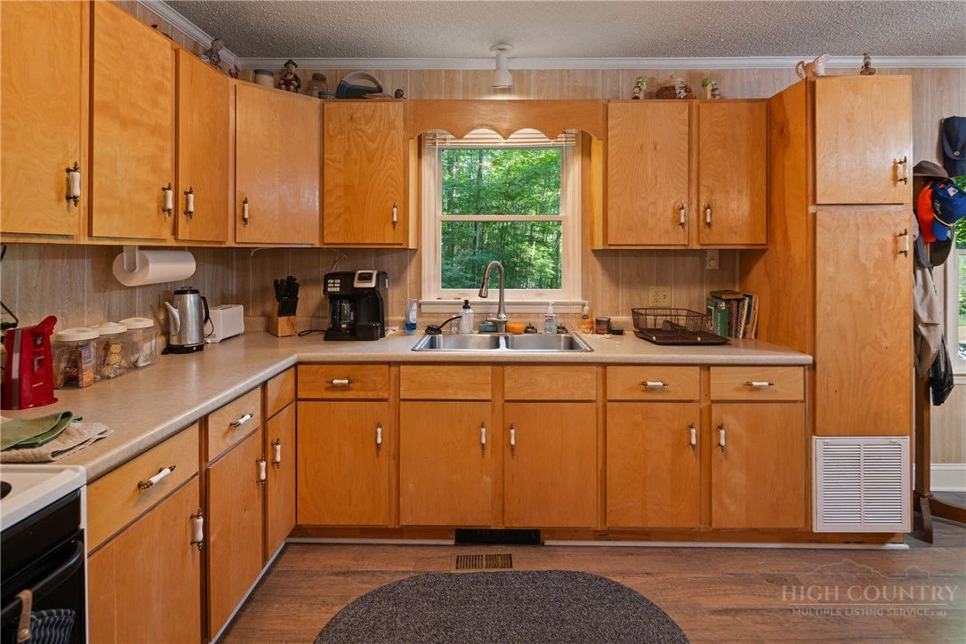 Image number 7 for the current listing