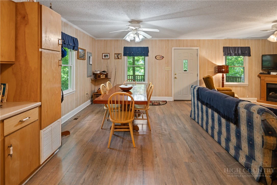 Image number 8 for the current listing