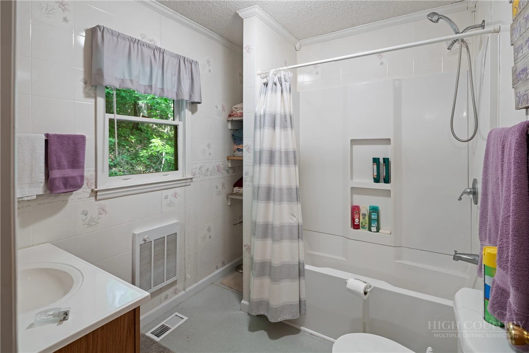 Image number 11 for the current listing