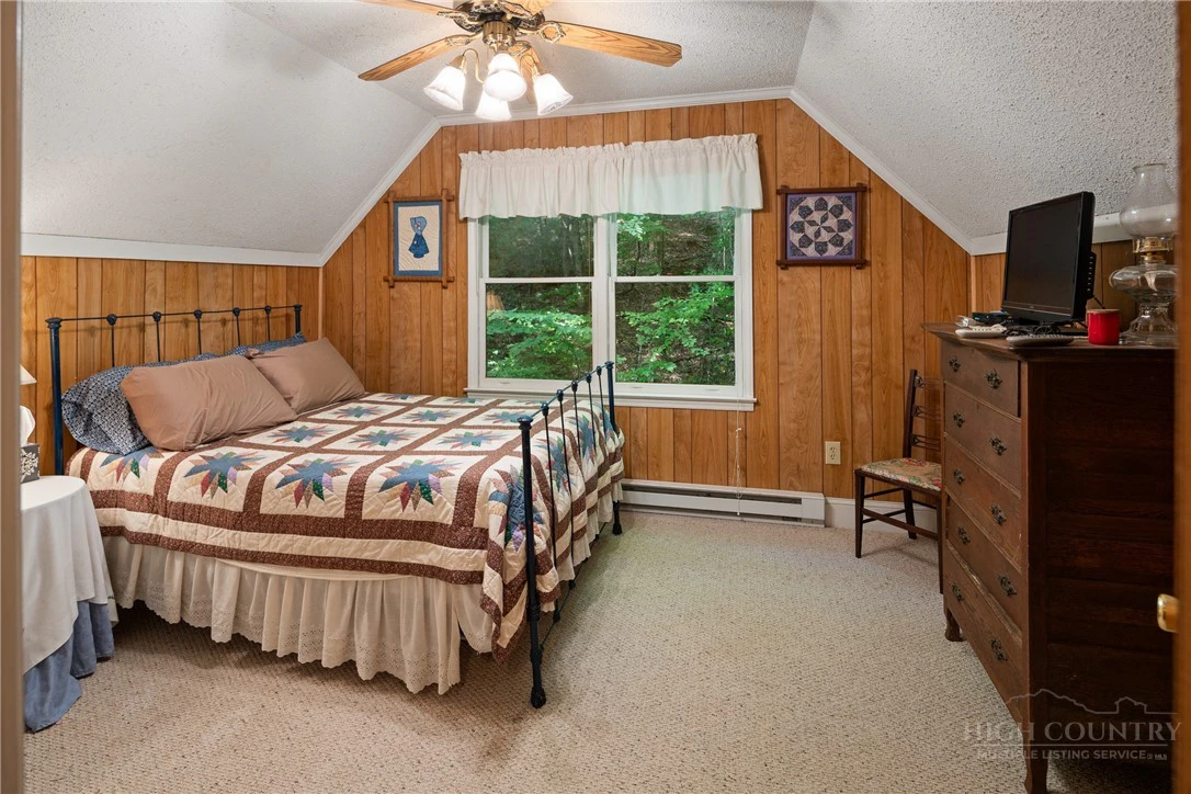 Image number 13 for the current listing
