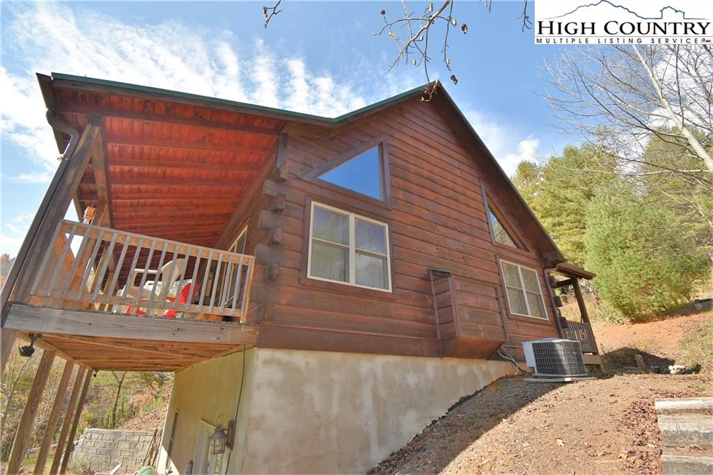 Image number 17 for the current listing