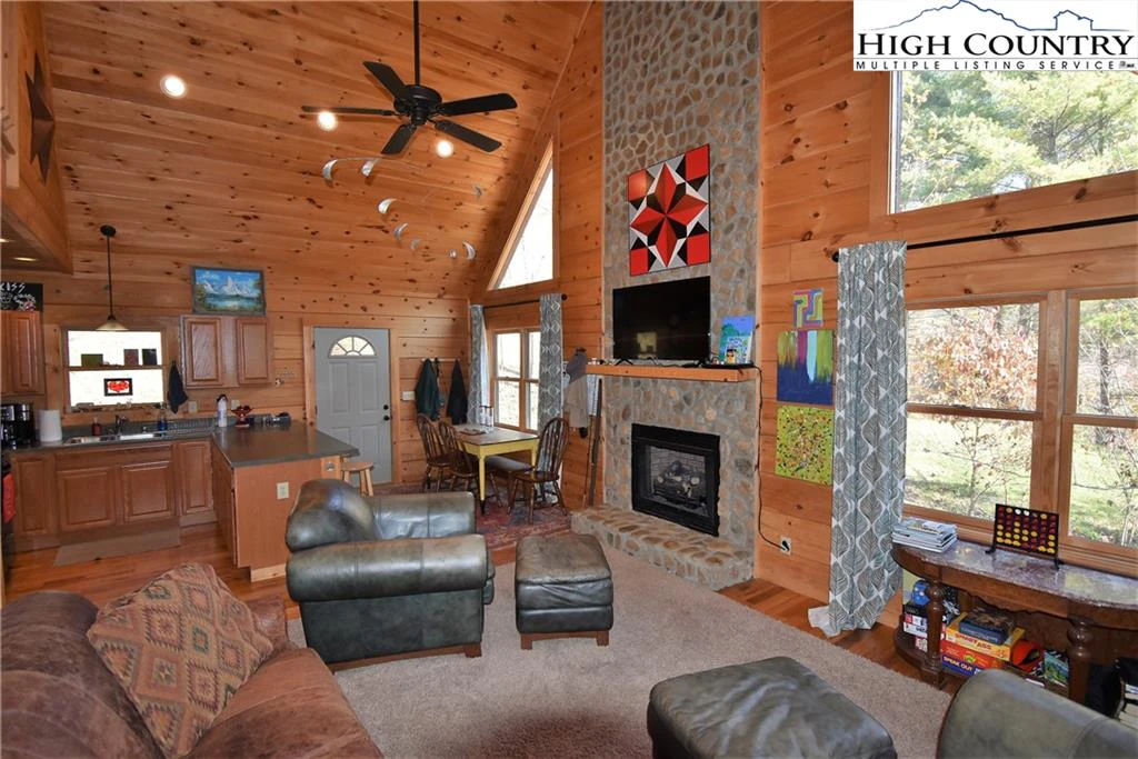 Image number 20 for the current listing