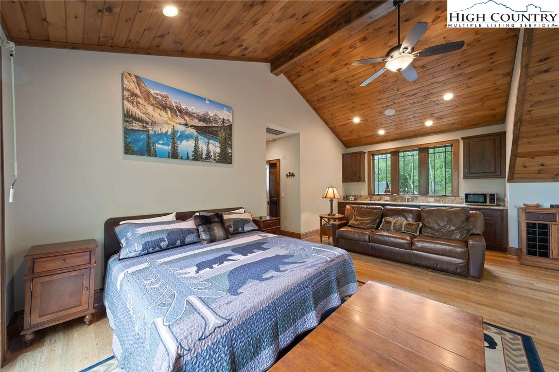Image number 2 for the current listing
