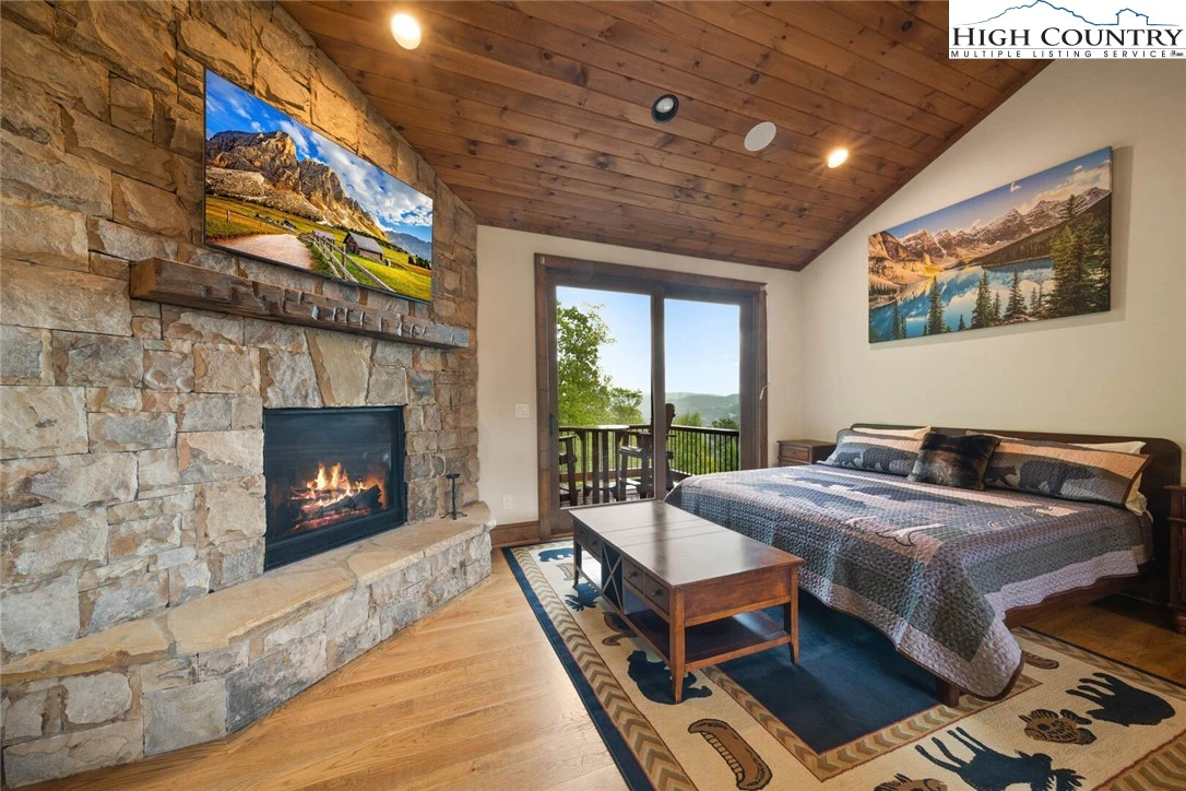 Image number 12 for the current listing