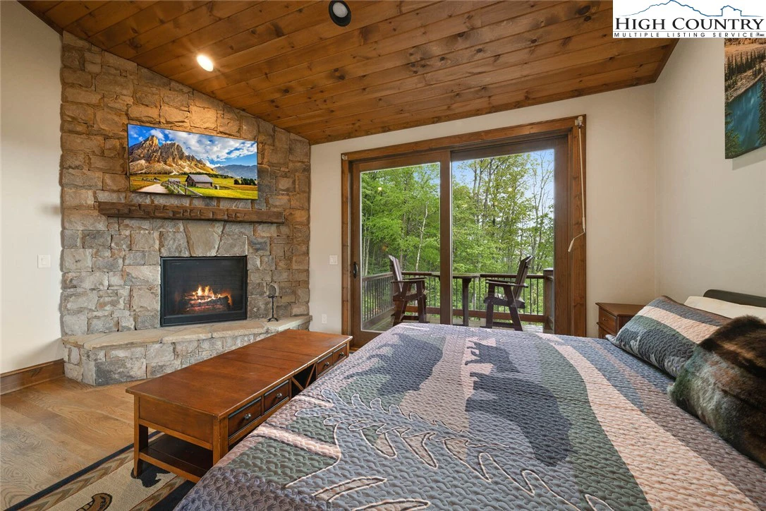 Image number 13 for the current listing