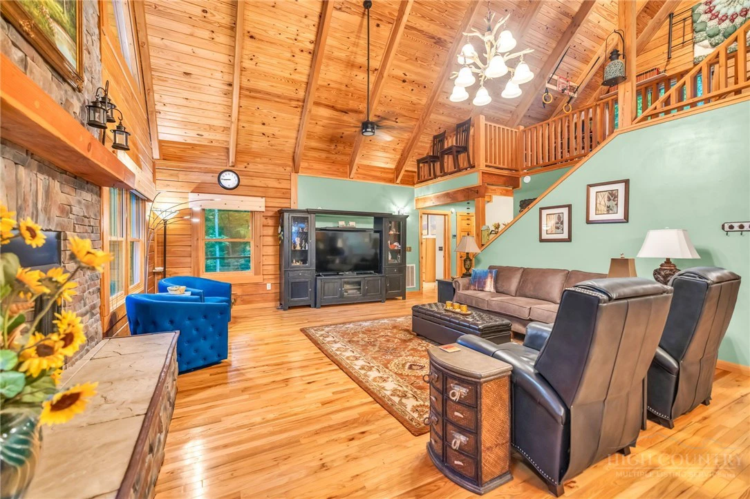 Image number 3 for the current listing