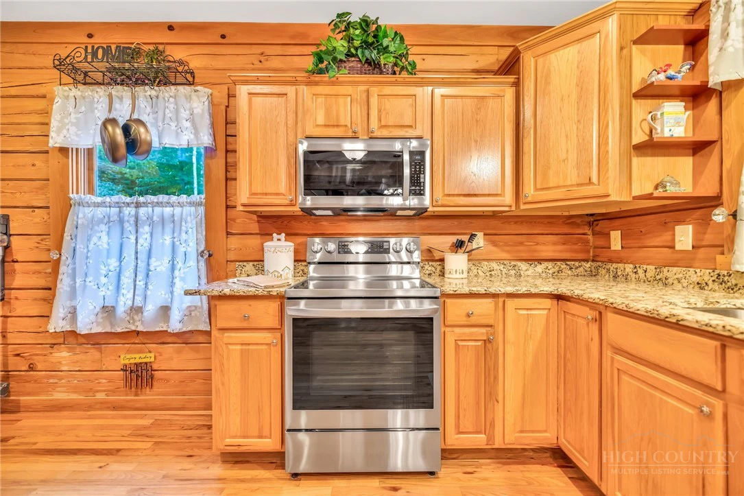 Image number 10 for the current listing
