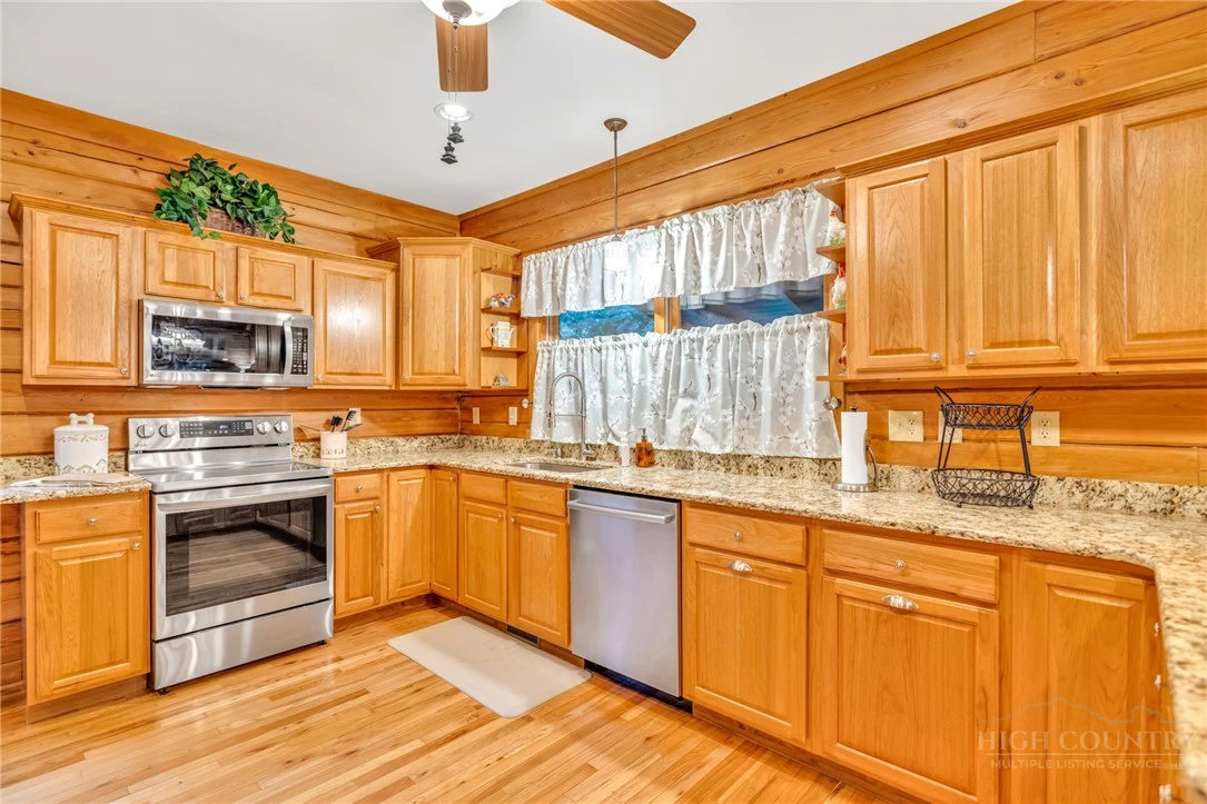 Image number 11 for the current listing