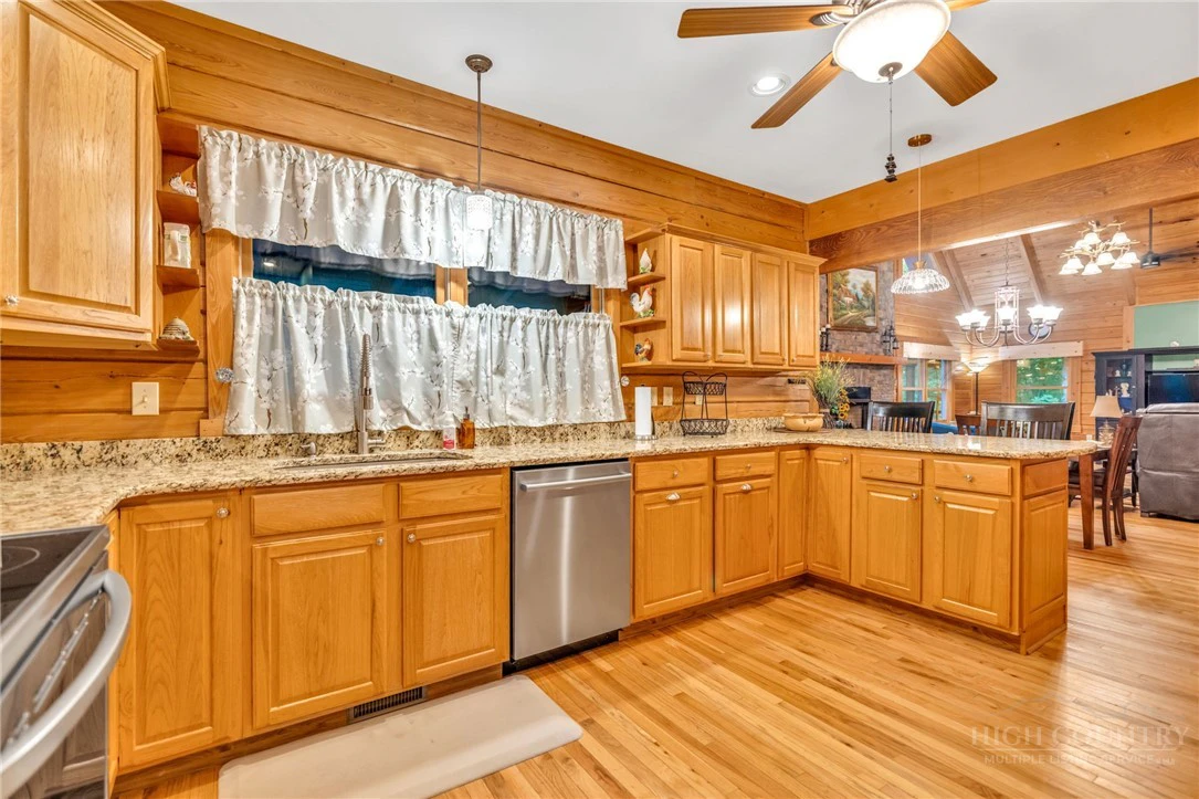Image number 13 for the current listing