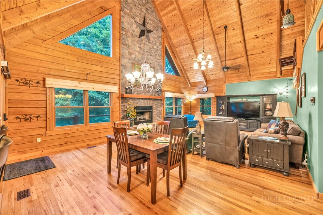 Image number 15 for the current listing