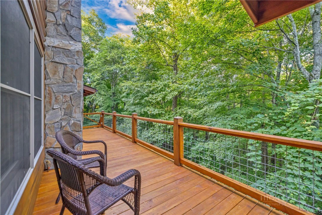Image number 19 for the current listing