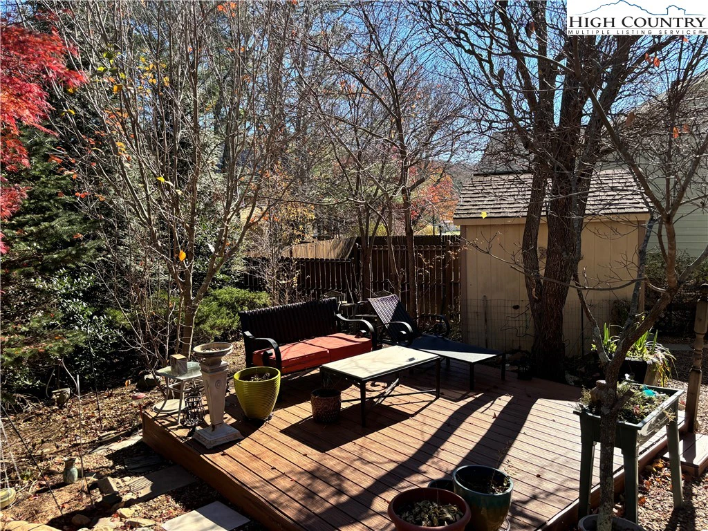Image number 21 for the current listing