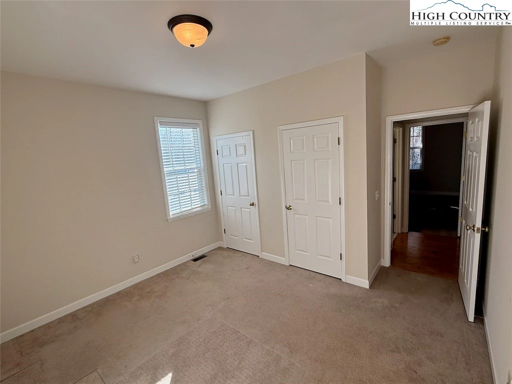 Image number 9 for the current listing