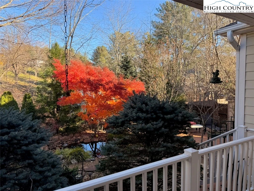 Image number 19 for the current listing