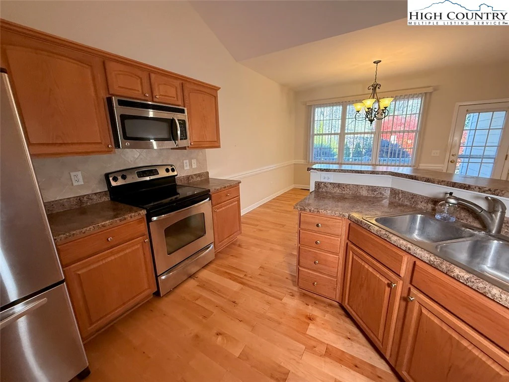 Image number 2 for the current listing