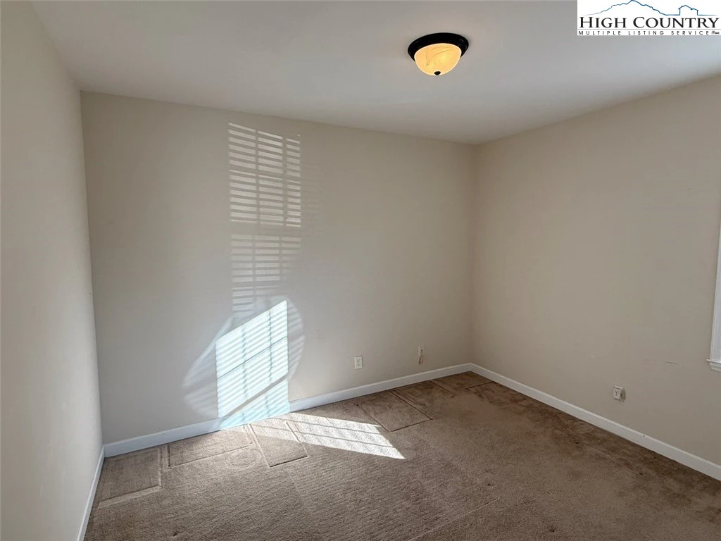 Image number 11 for the current listing