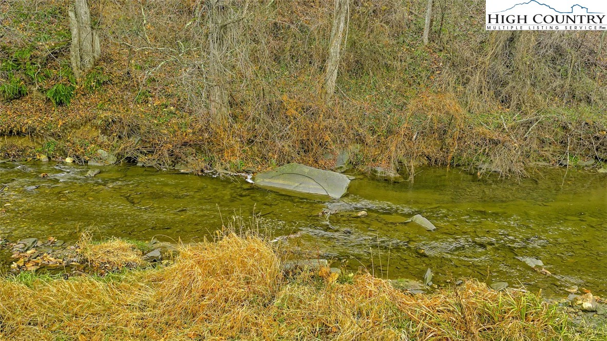 Image number 19 for the current listing