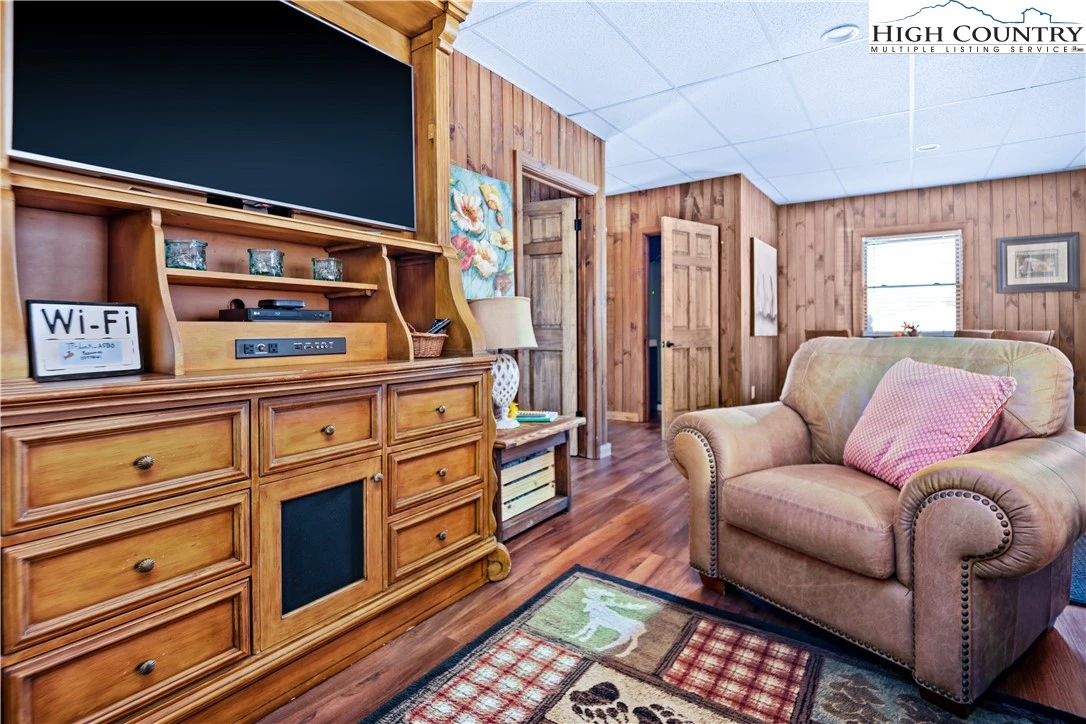 Image number 12 for the current listing