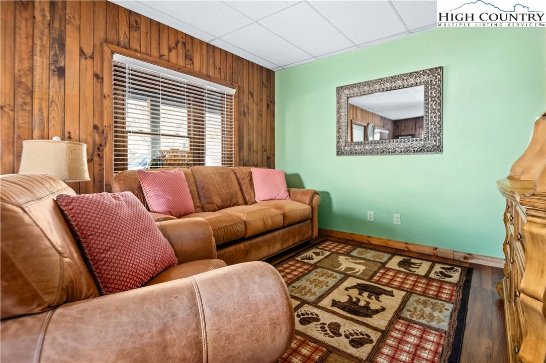 Image number 3 for the current listing