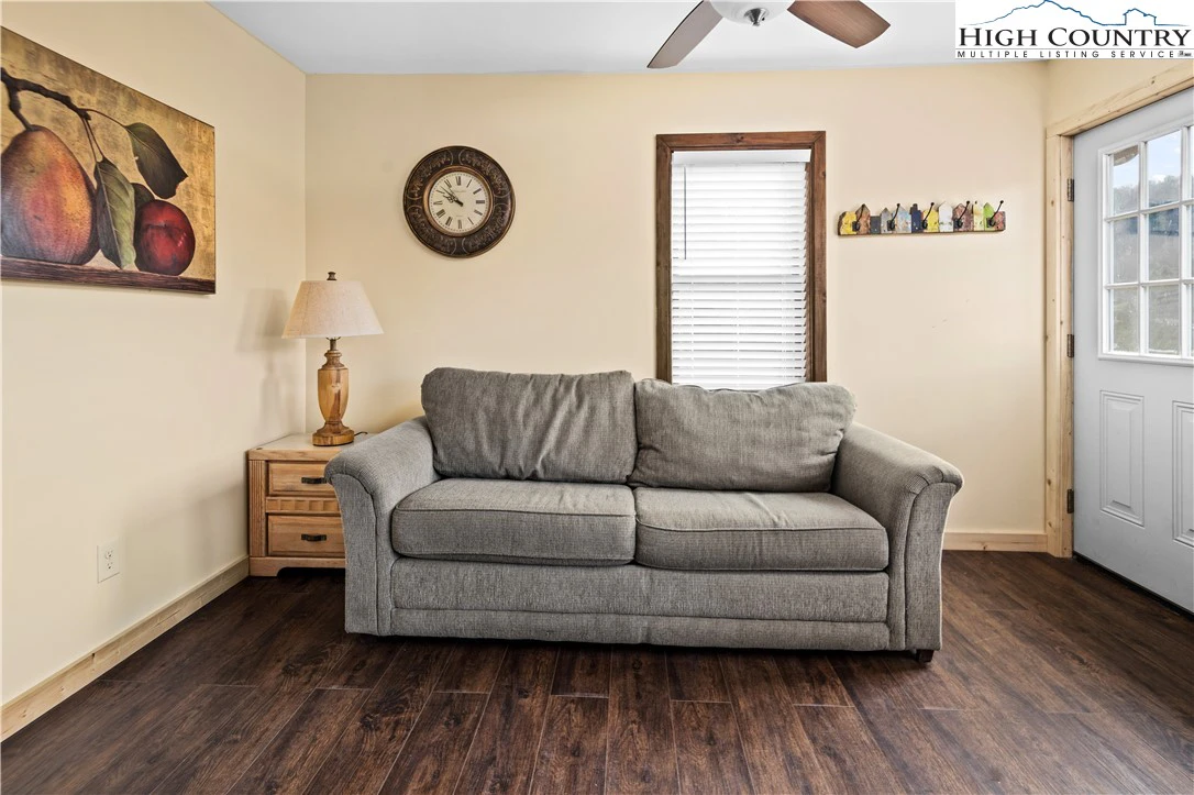 Image number 10 for the current listing