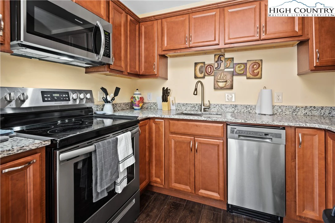 Image number 11 for the current listing