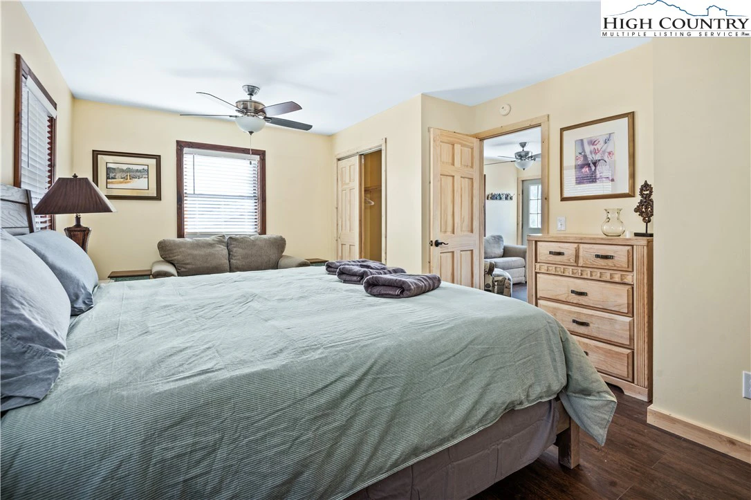Image number 14 for the current listing