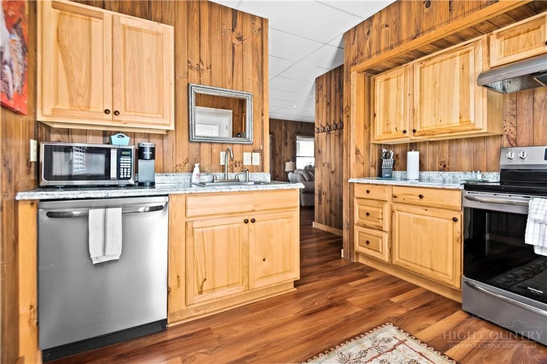 Image number 13 for the current listing
